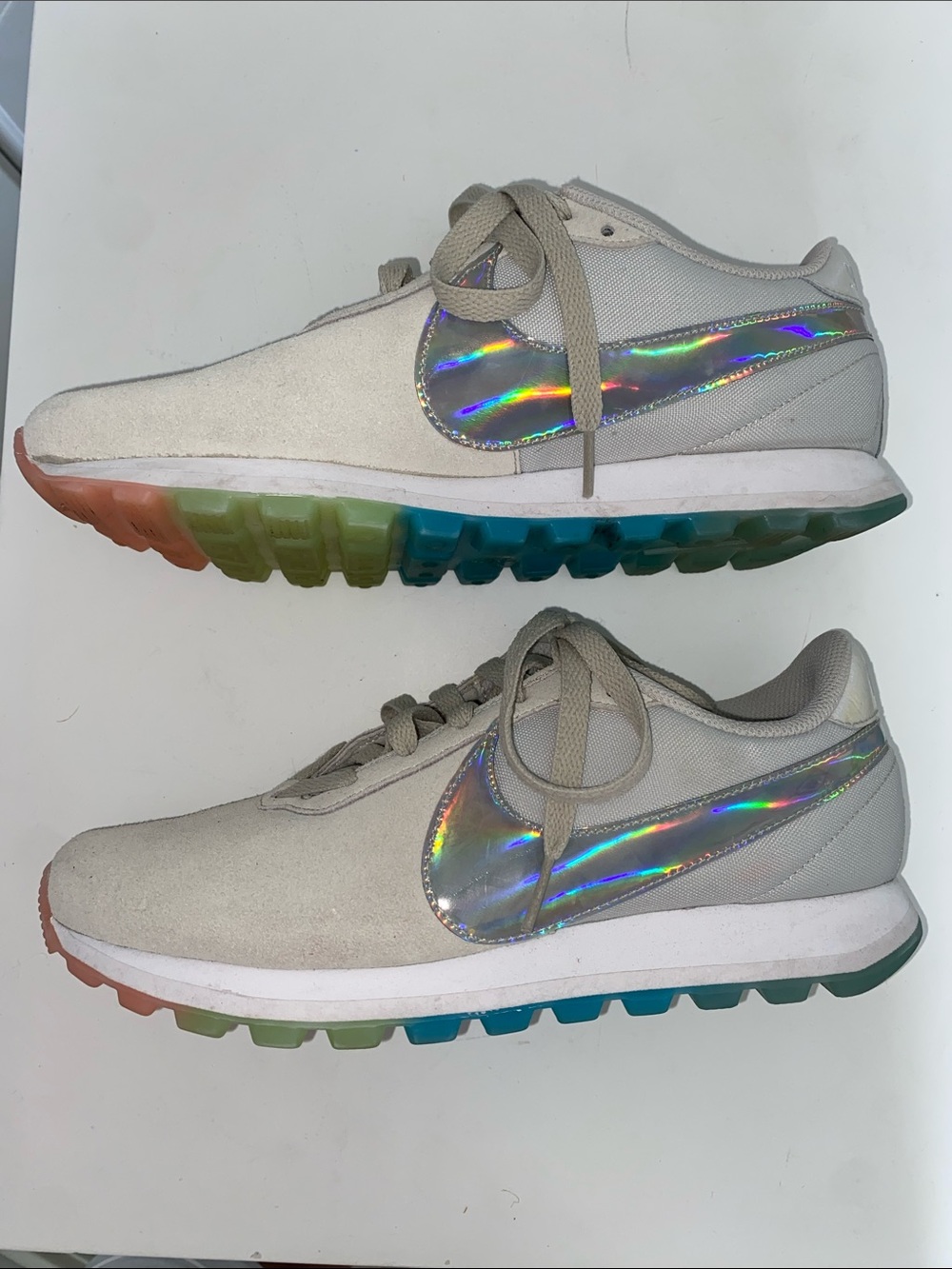 EUC Nike Prismatic Sneakers Size 8